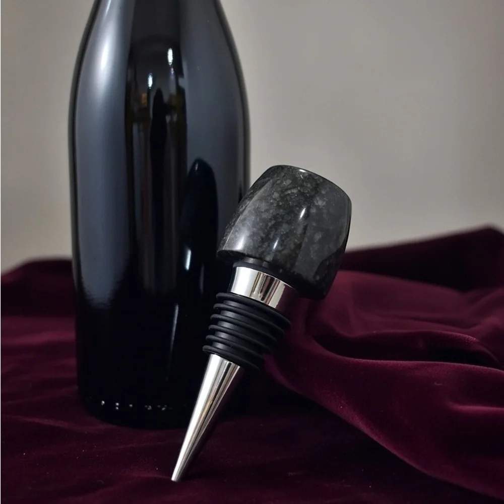 Elegant Silver and Black Wine Stopper